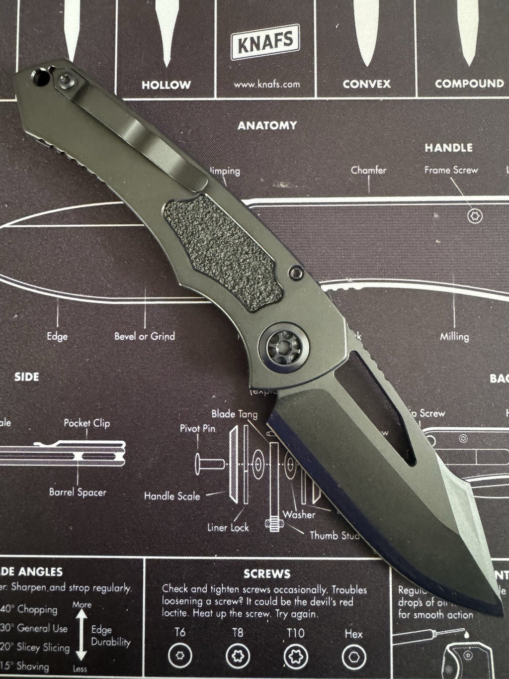 #43 Heretic Knives Pariah Knife Secret Cel Shade (3.8" Cel Shade)