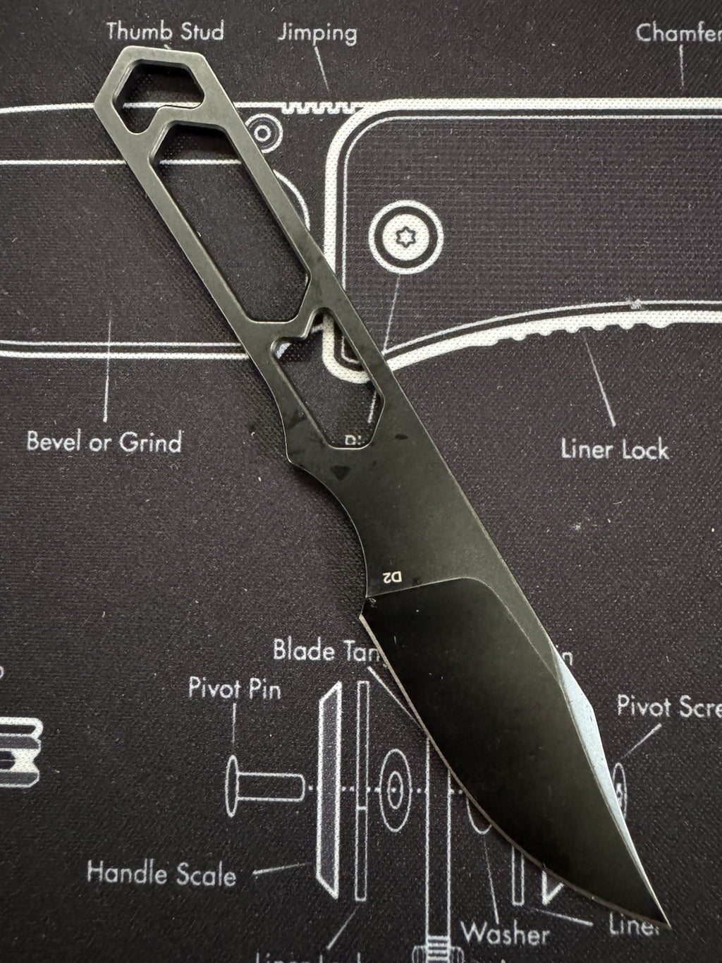 DREAMTECH D4038B Fixed Blade Knife Black Stonewashed D2 Steel w/ Kydex Sheath