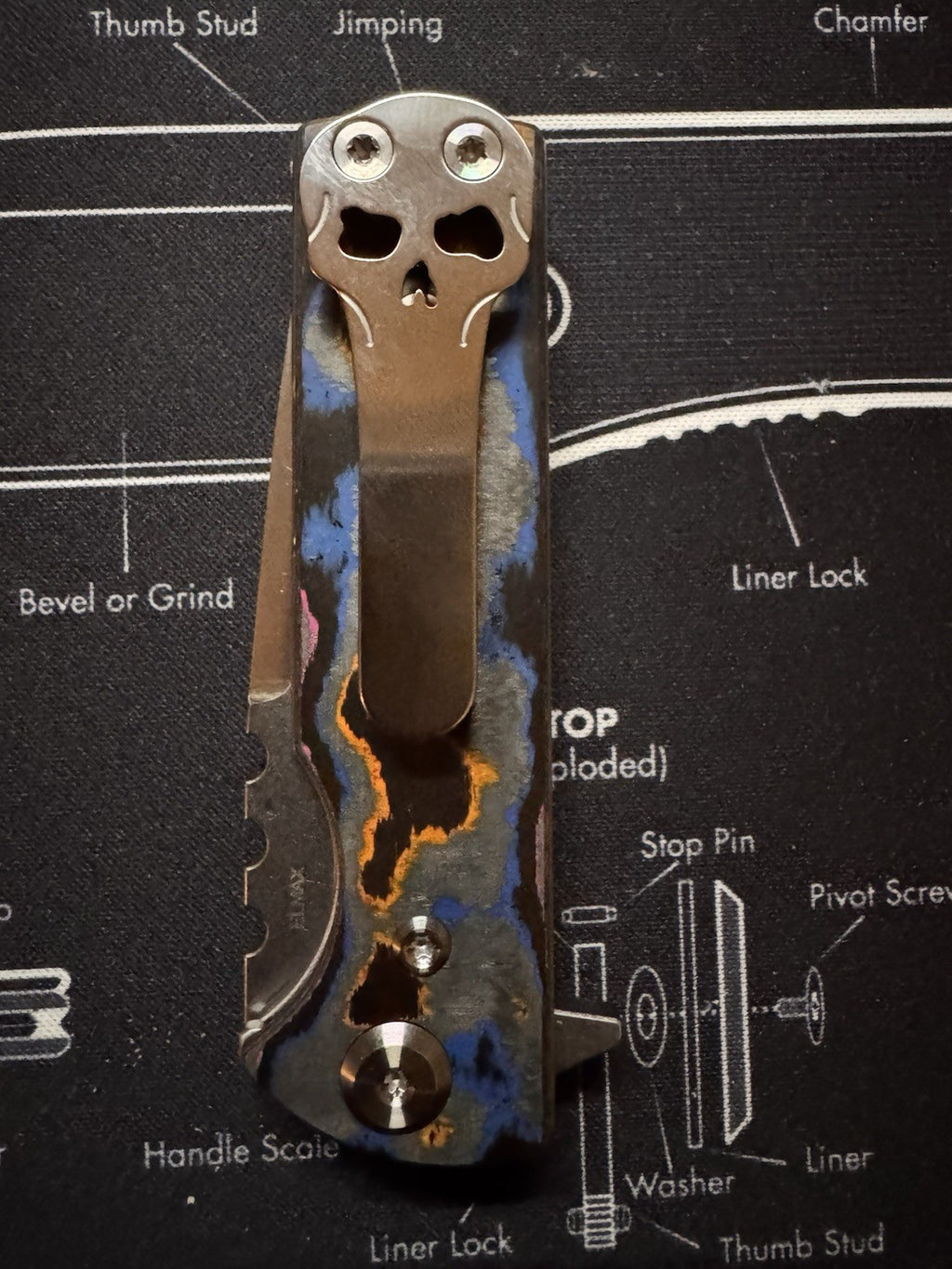 Chaves TAK REDENCION 80s CAMO CARBON Flipper Drop Point, Belt Satin, ELMAX,