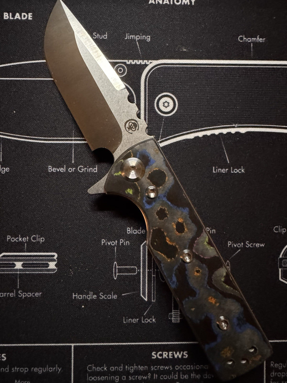 Chaves TAK REDENCION 80s CAMO CARBON Flipper Drop Point, Belt Satin, ELMAX,