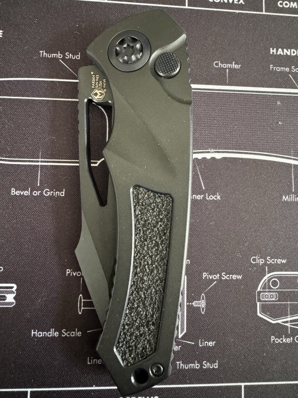 #43 Heretic Knives Pariah Knife Secret Cel Shade (3.8" Cel Shade)