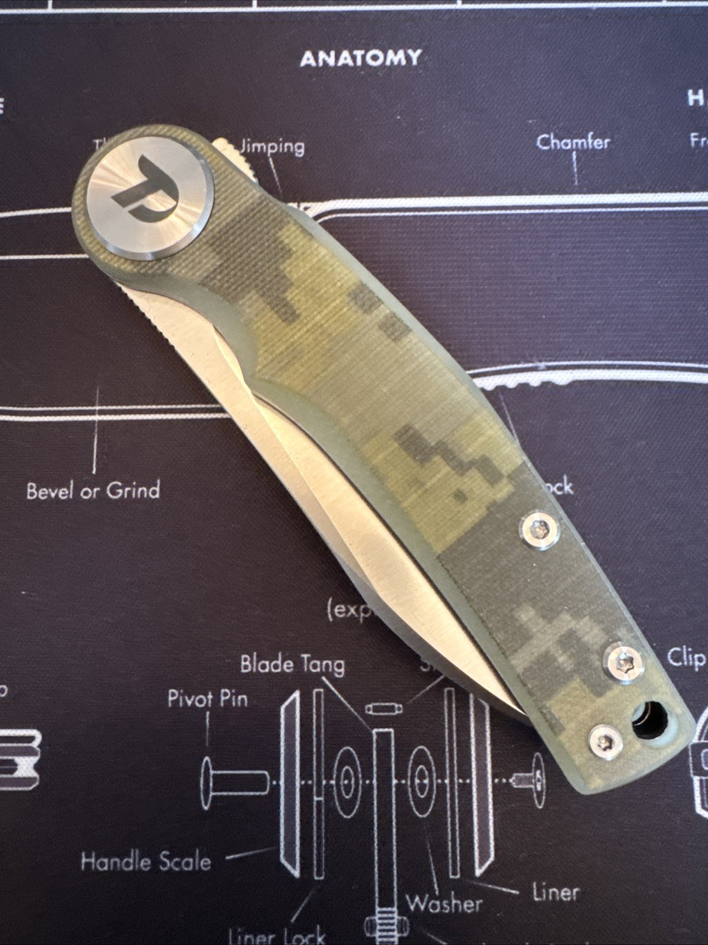 Dreamtech D2 Blade, G10 Handle, Model D3618, Camo