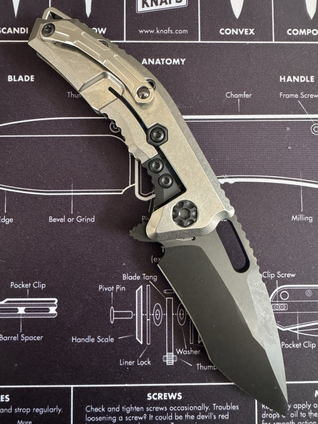 #43 Heretic Medusa Manual - 80s Camo Carbon Milled, Titanium - DLC Magnacut