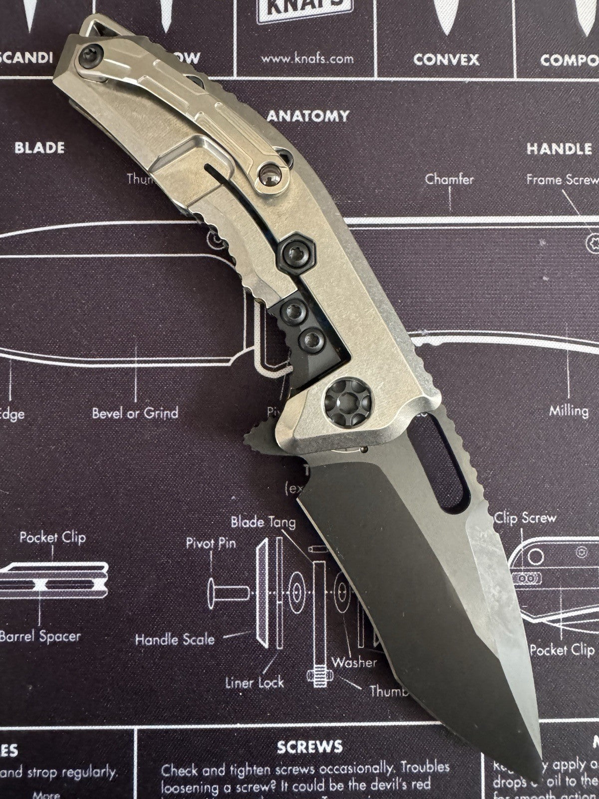 #43 Heretic Medusa Manual - 80s Camo Carbon Milled, Titanium - DLC Magnacut