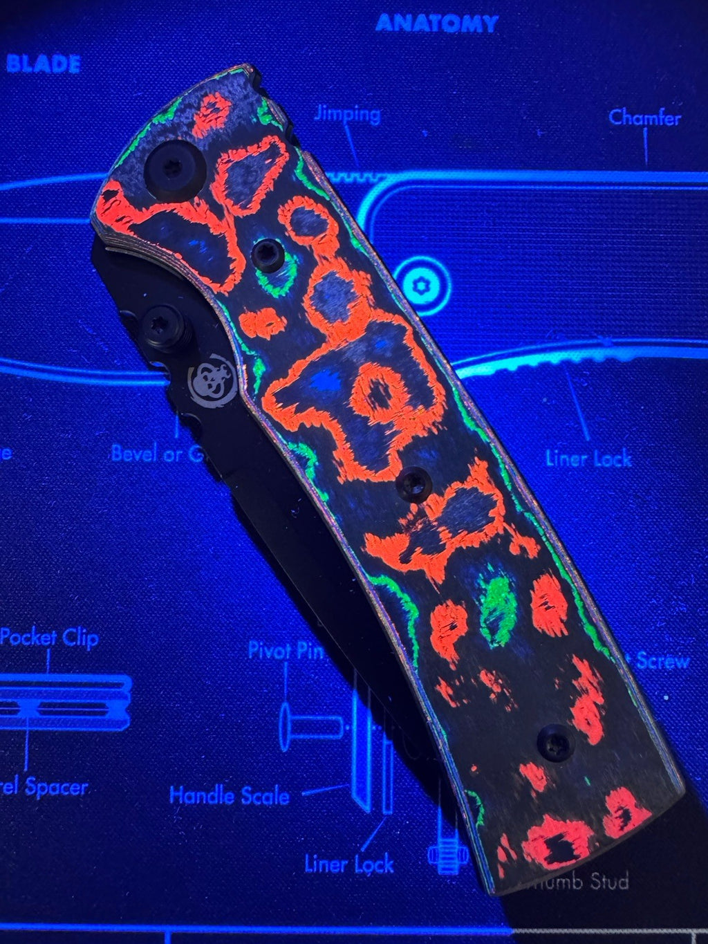 Chaves Knives Redencion 229 Folding Knife 3.5" Elmax Steel 80's Camo Glow Carbon