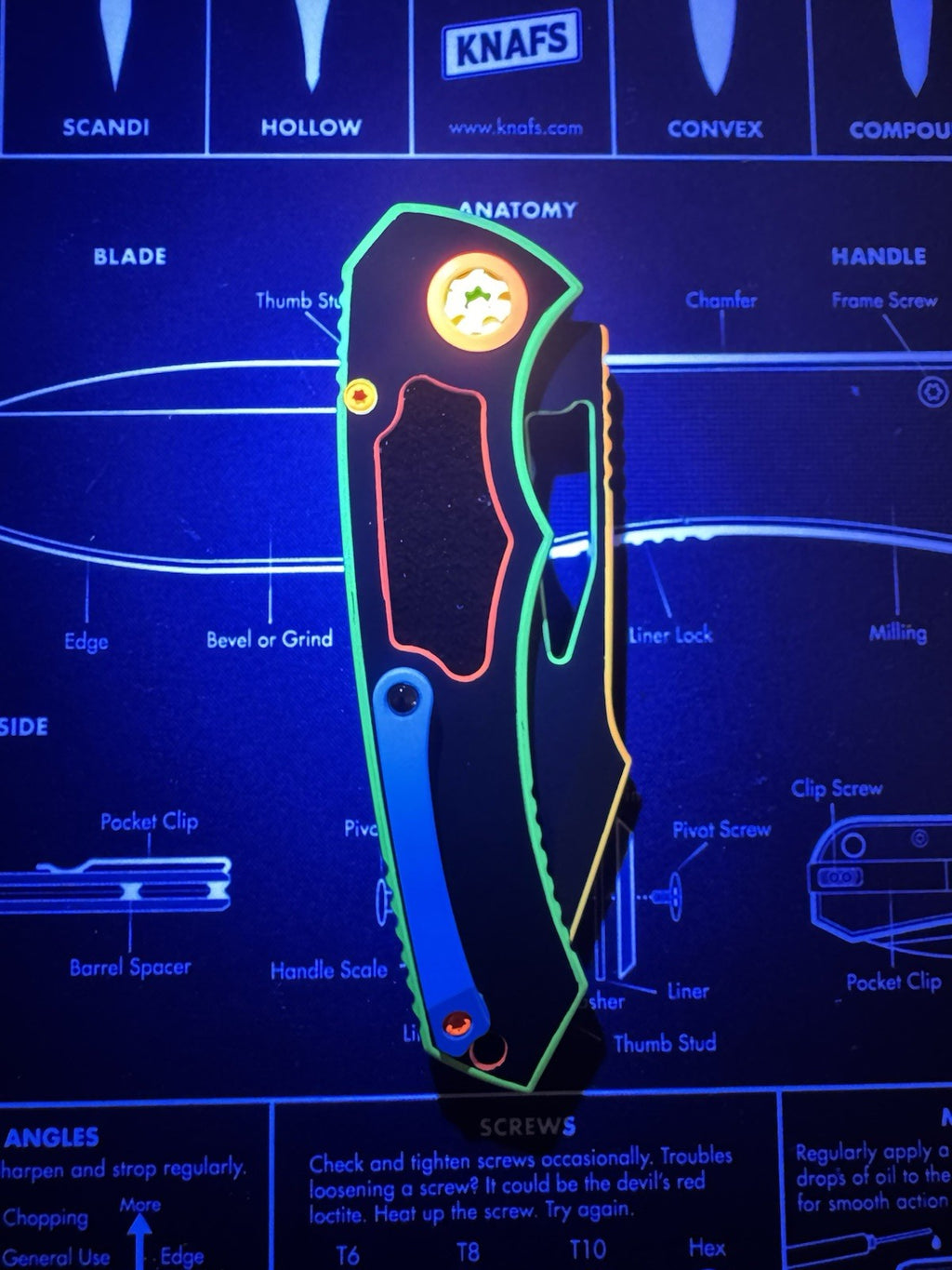 #43 Neon Cel Shading Heretic Pariah Manual Knife with Magnacut steel & DLC 80s