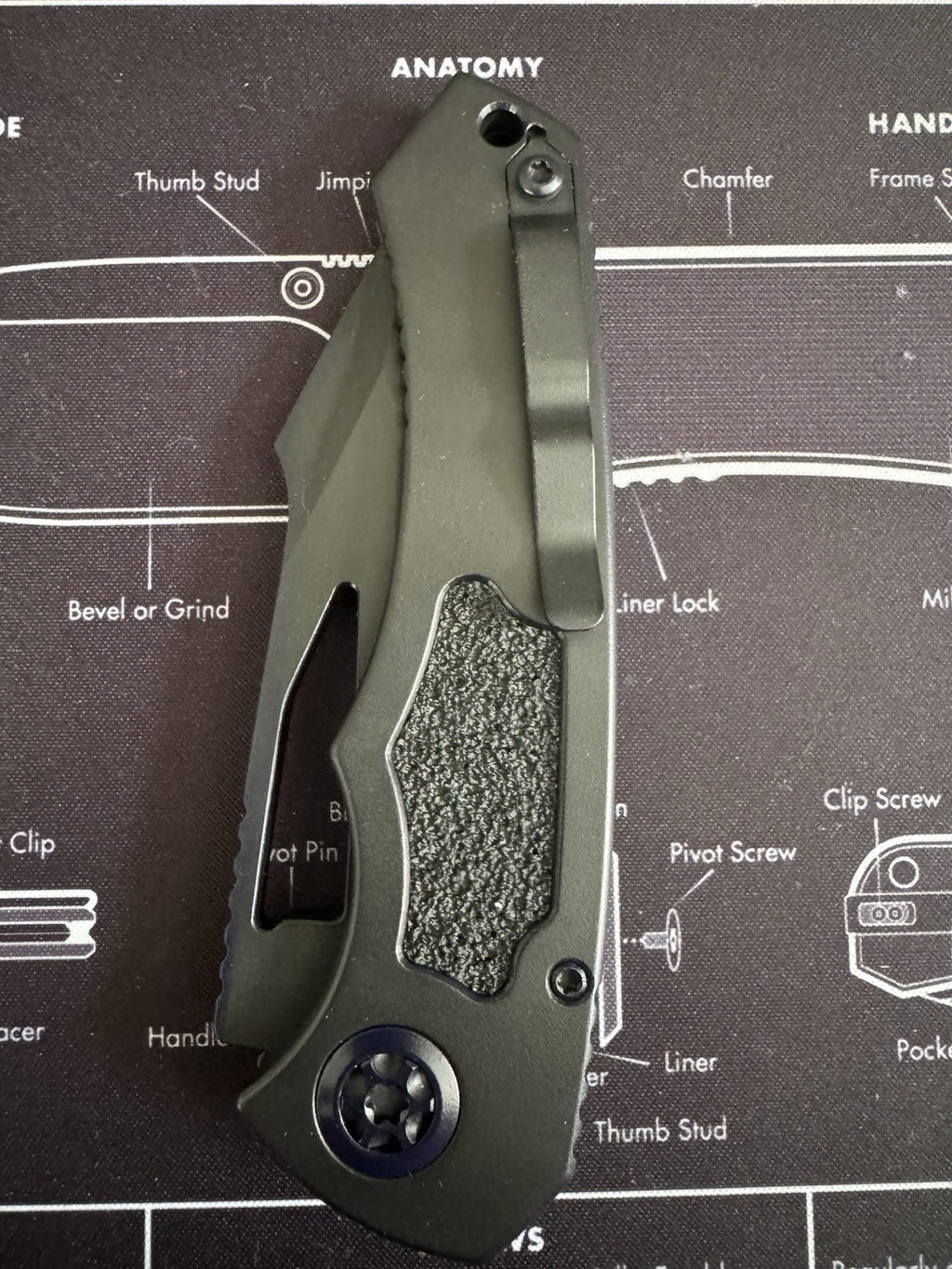 #43 Heretic Knives Pariah Knife Secret Cel Shade (3.8" Cel Shade)