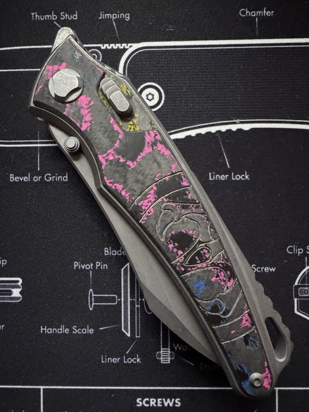 Hawk Knife Designs - Talon – Camo Carbon 80s Inlay (New)