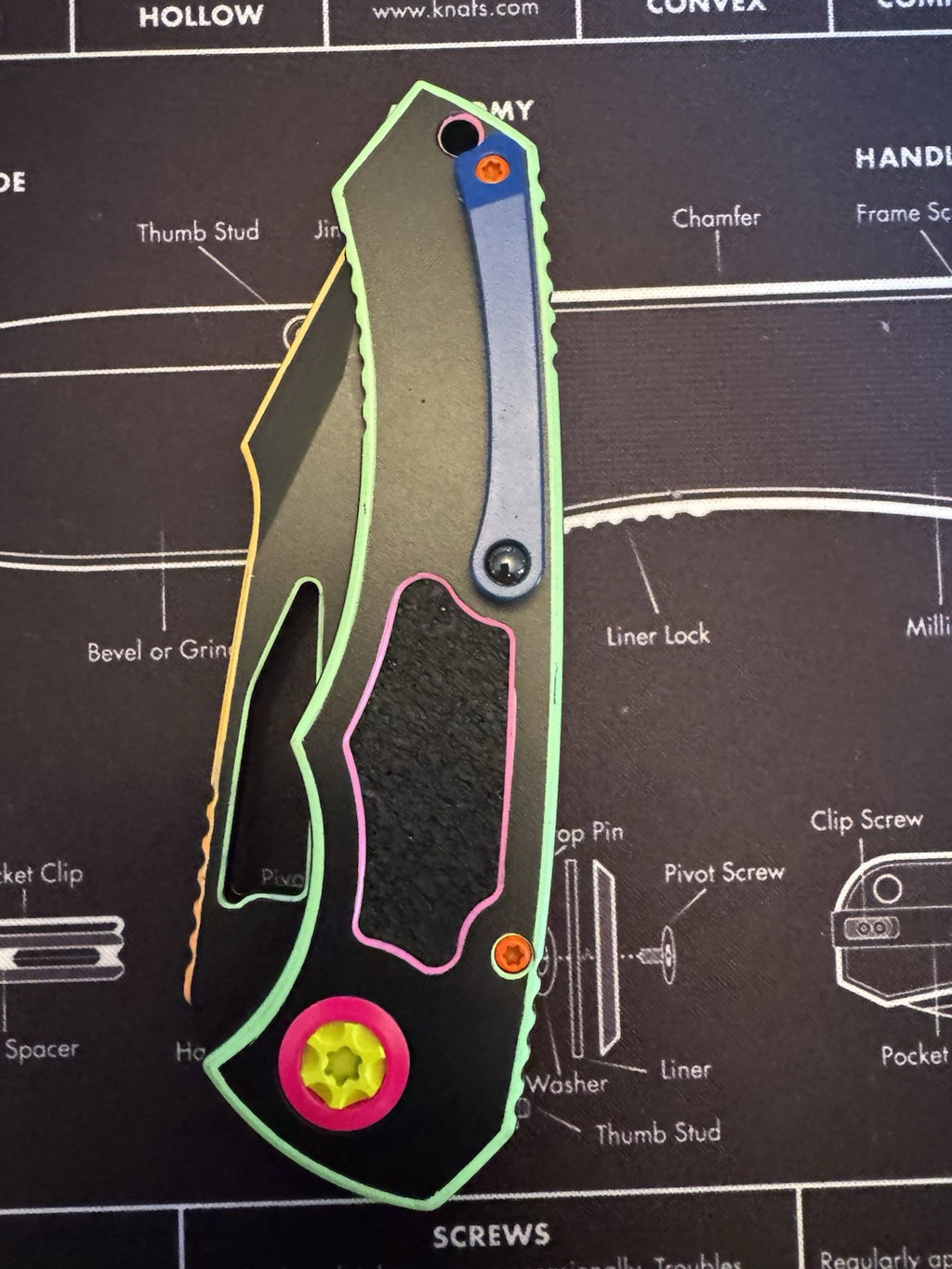 #43 Neon Cel Shading Heretic Pariah Manual Knife with Magnacut steel & DLC 80s