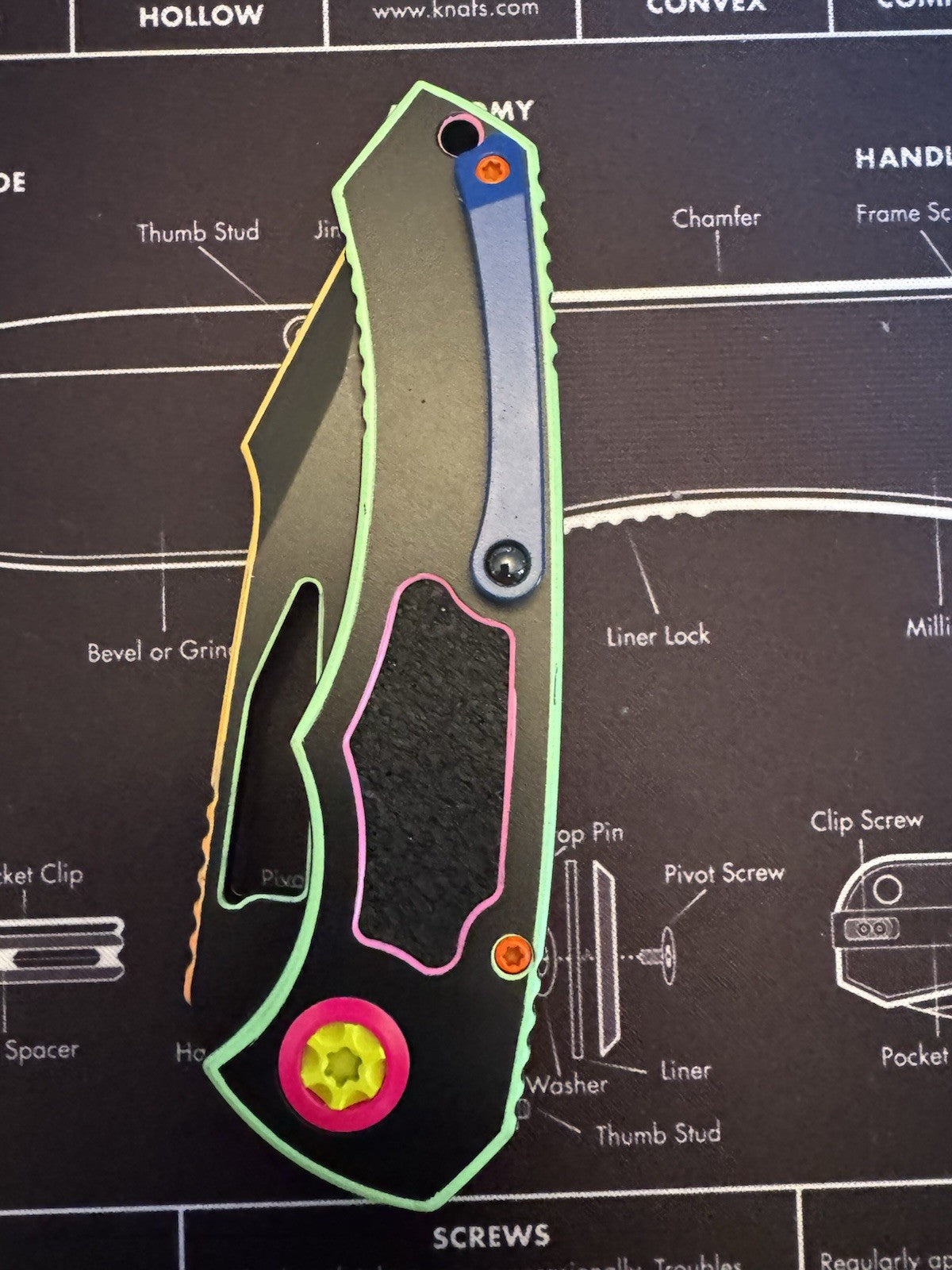 #43 Neon Cel Shading Heretic Pariah Manual Knife with Magnacut steel & DLC 80s