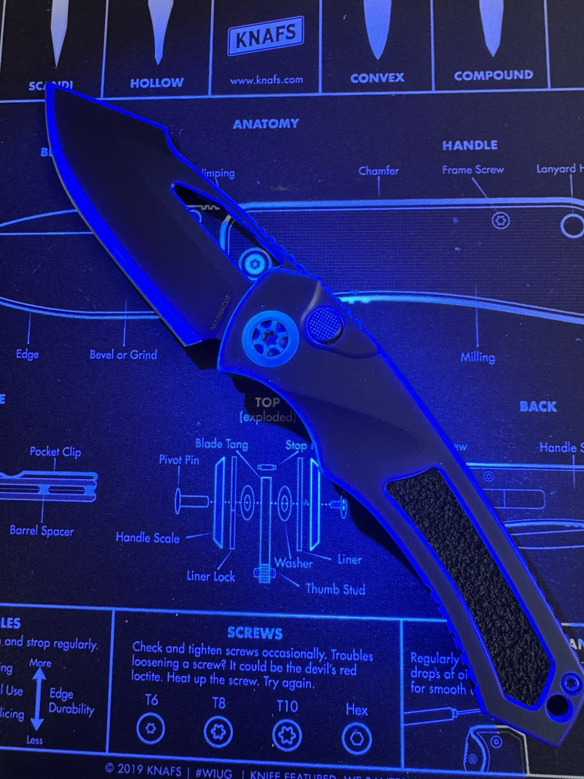 #43 Heretic Knives Pariah Knife Secret Cel Shade (3.8" Cel Shade)