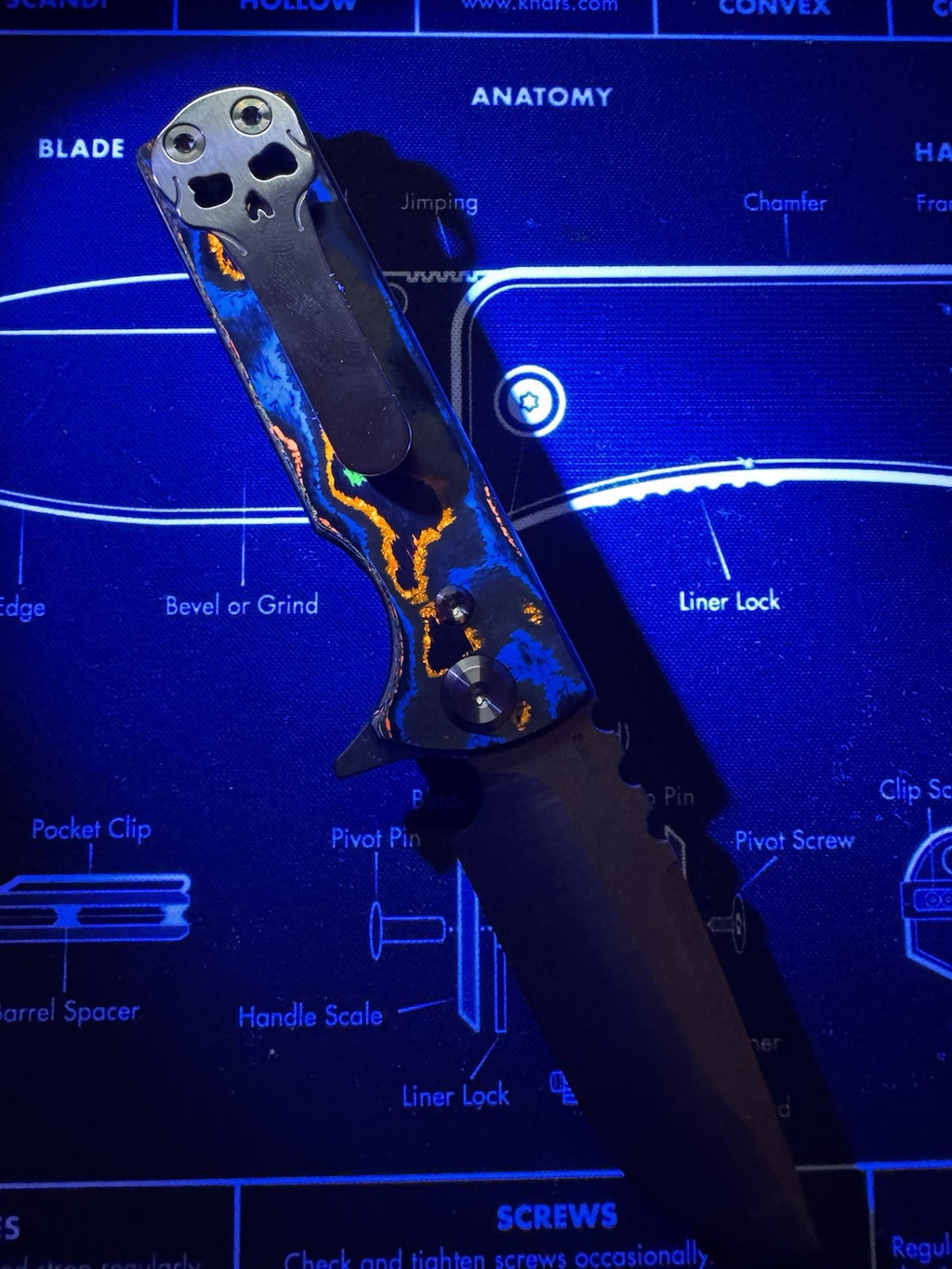 Chaves TAK REDENCION 80s CAMO CARBON Flipper Drop Point, Belt Satin, ELMAX,