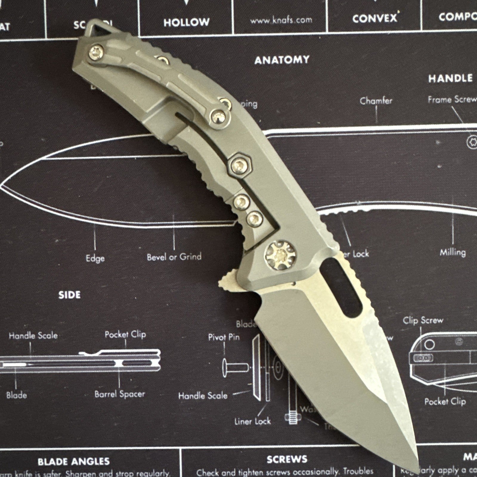 RARE! SOLD OUT  #713 - Heretic Medusa Manual Tanto Battleworn Titanium