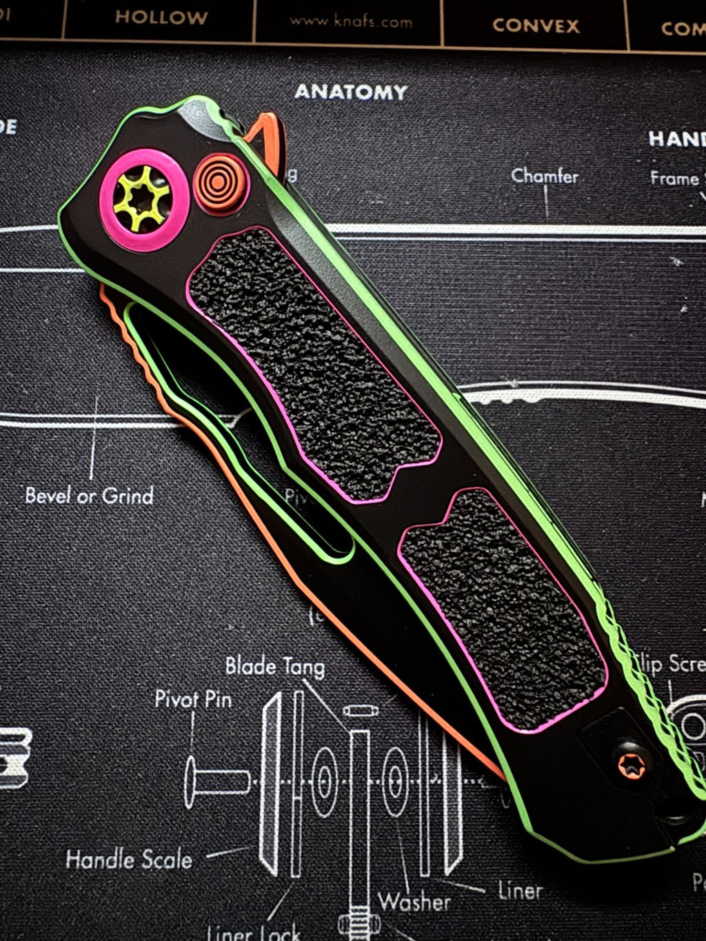 Heretic Wraith 80s Neon Celshade Brop Exclusive