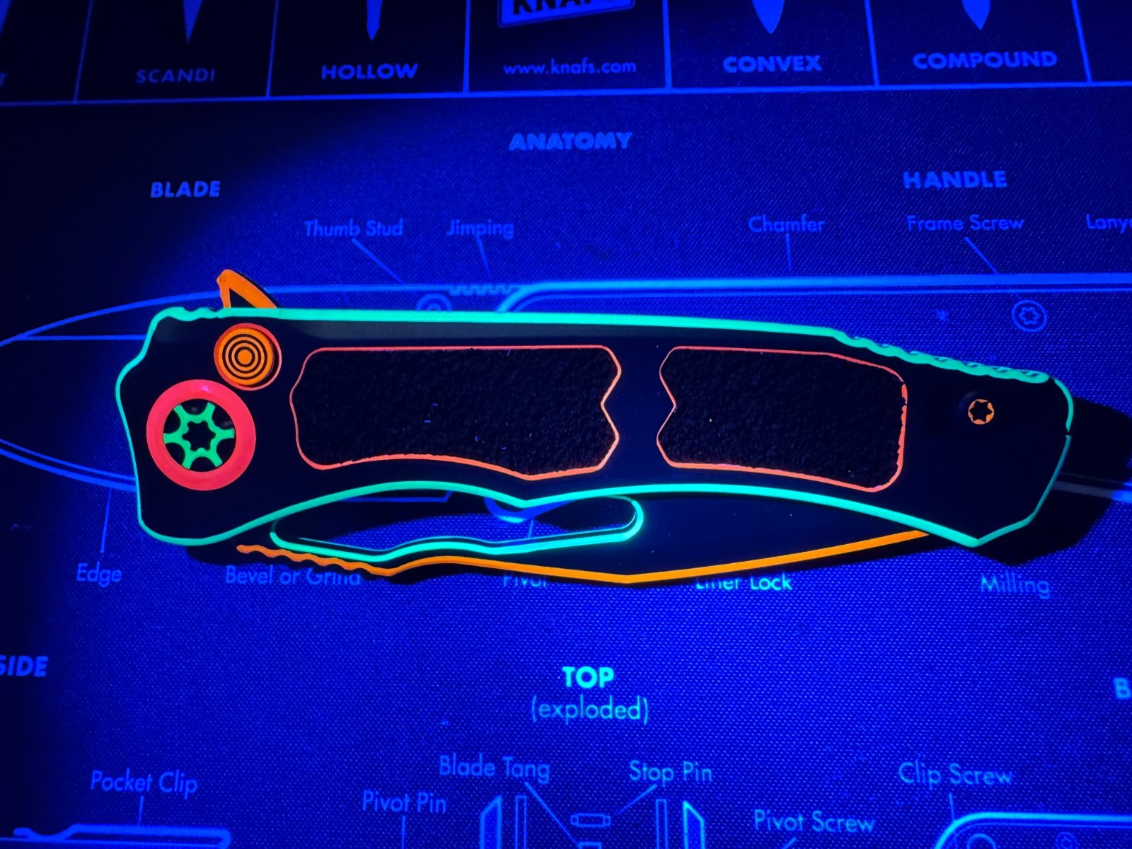 Heretic Wraith 80s Neon Celshade Brop Exclusive