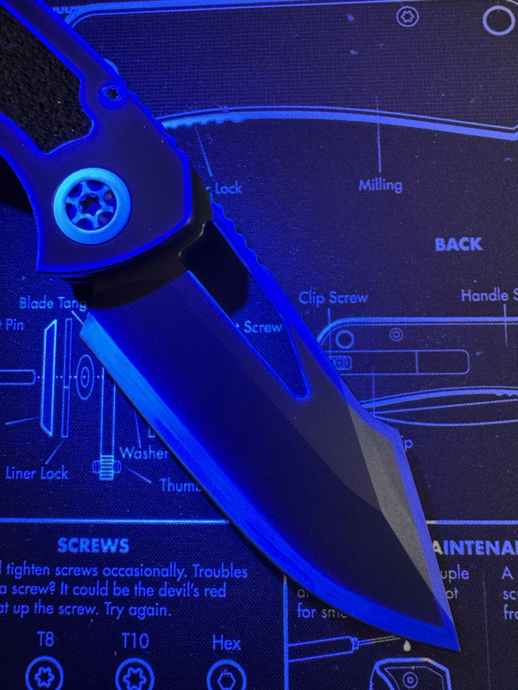 #43 Heretic Knives Pariah Knife Secret Cel Shade (3.8" Cel Shade)