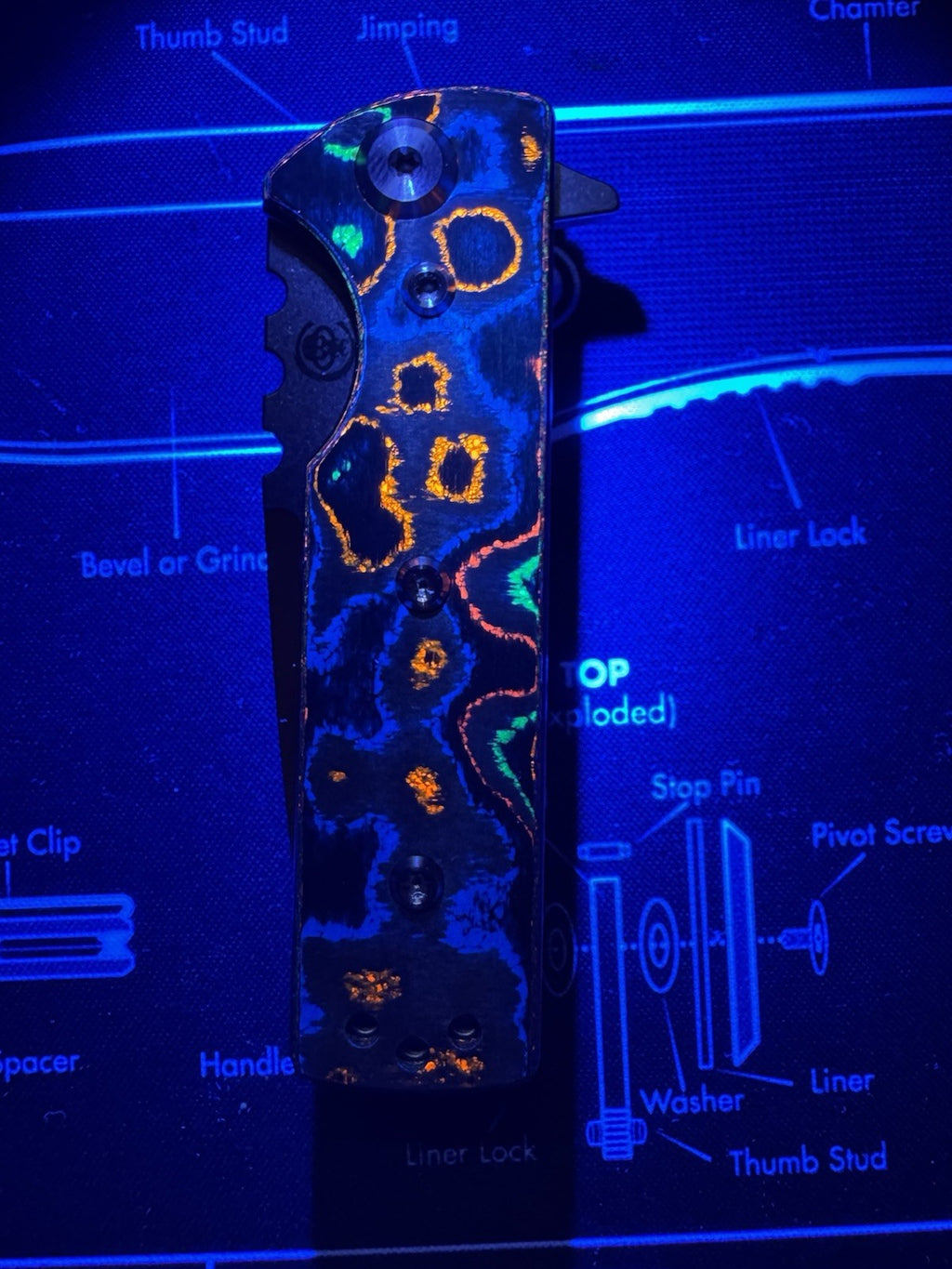 Chaves TAK REDENCION 80s CAMO CARBON Flipper Drop Point, Belt Satin, ELMAX,