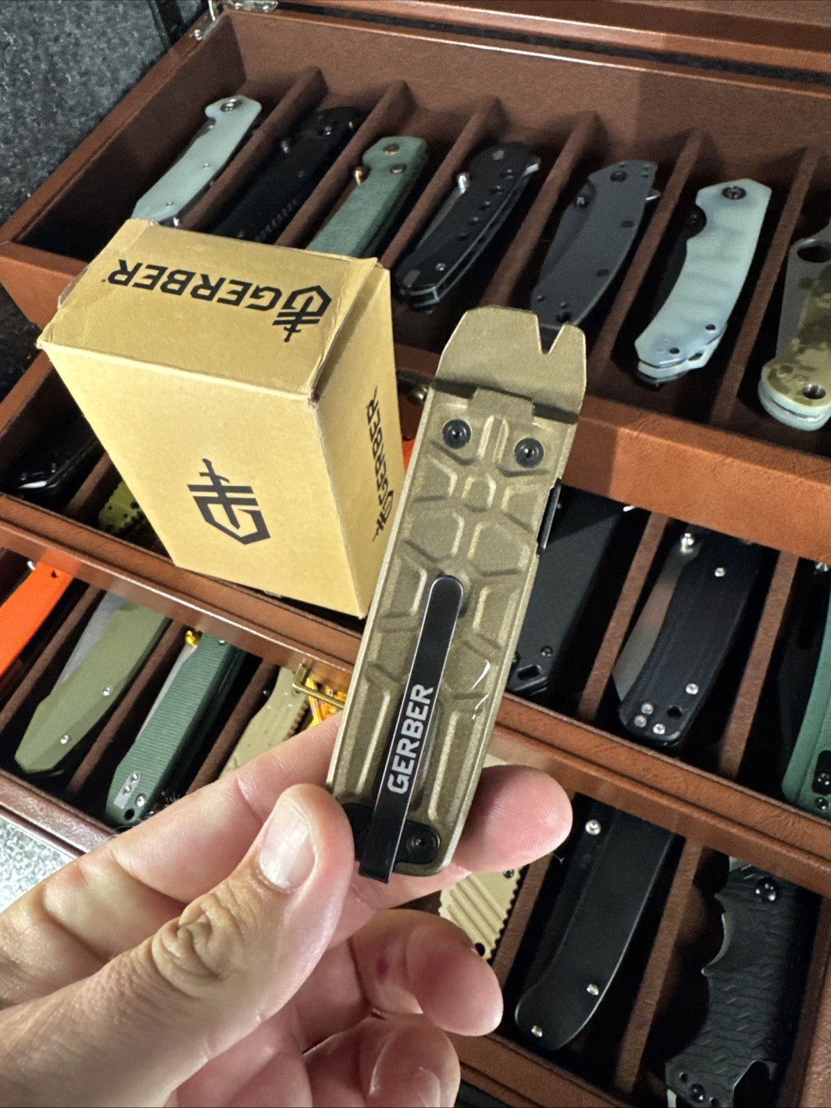 Gerber Lockdown Slim Pry Multitool Pocket Knife Scissors Cap Lifter Drivers