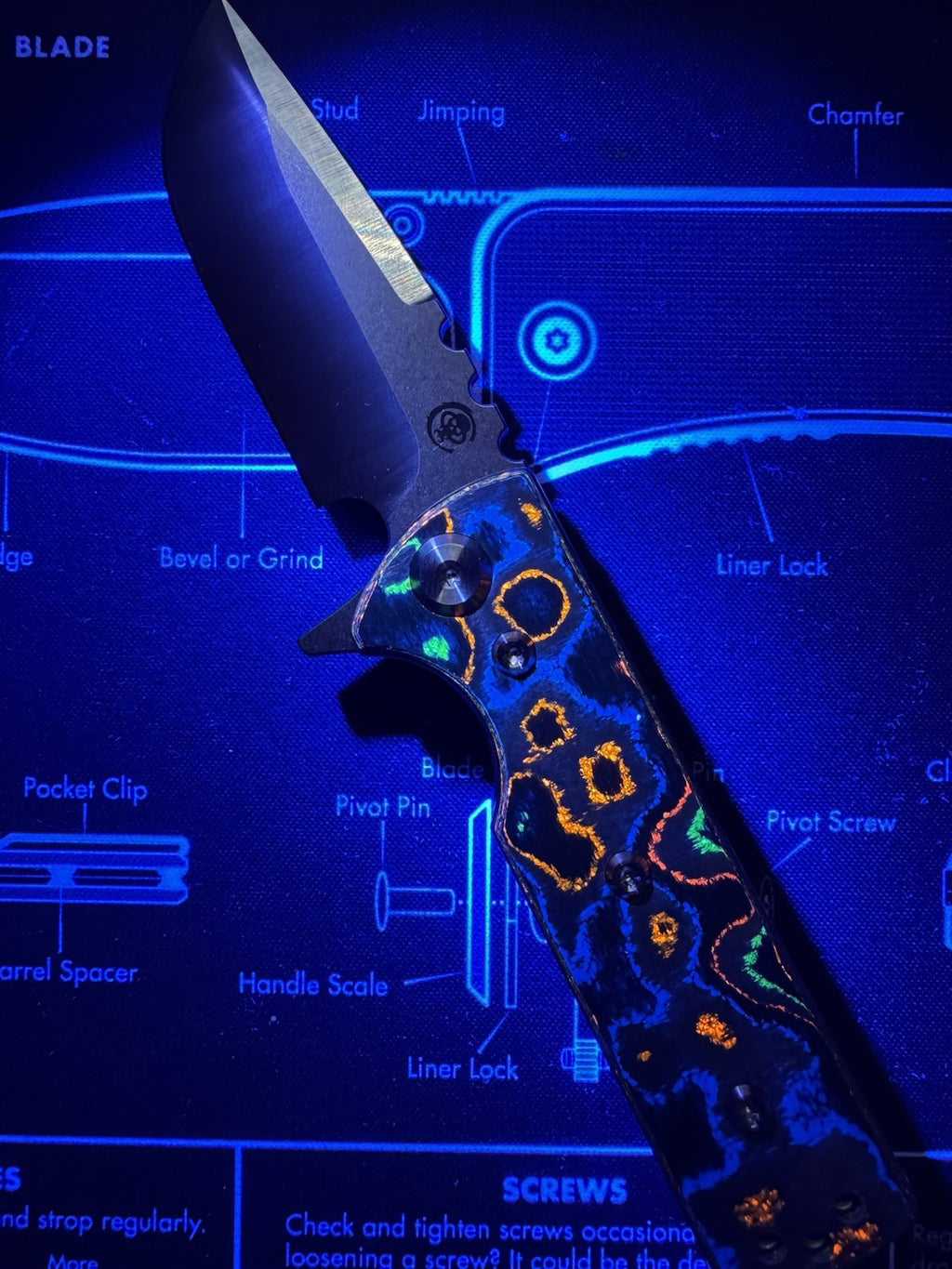 Chaves TAK REDENCION 80s CAMO CARBON Flipper Drop Point, Belt Satin, ELMAX,