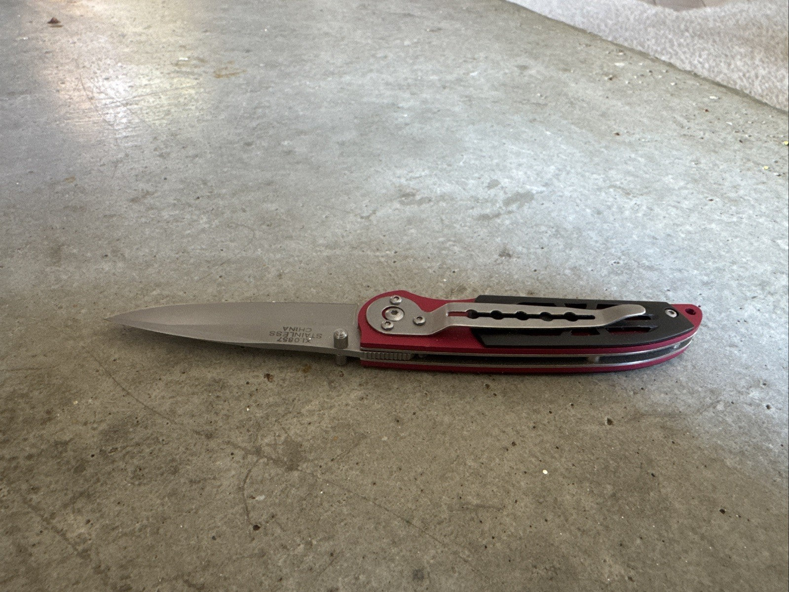 Tomahawk Brand Pocket Knife