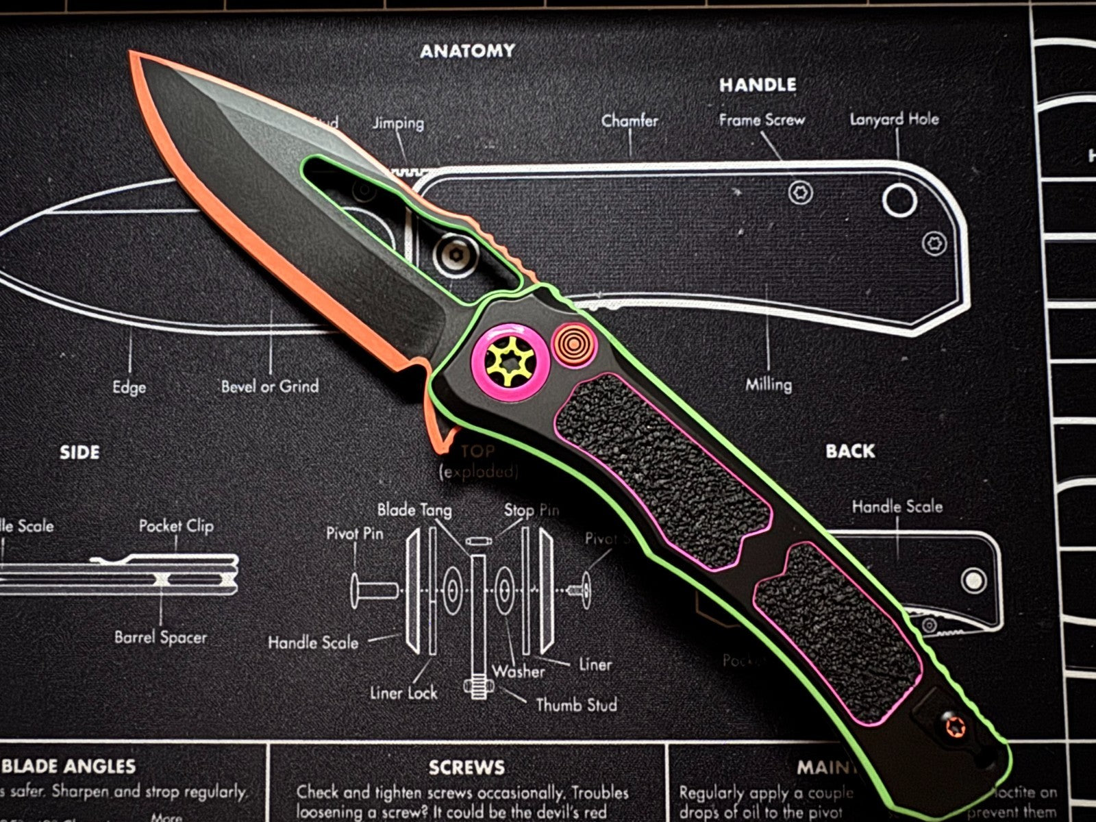 Heretic Wraith 80s Neon Celshade Brop Exclusive