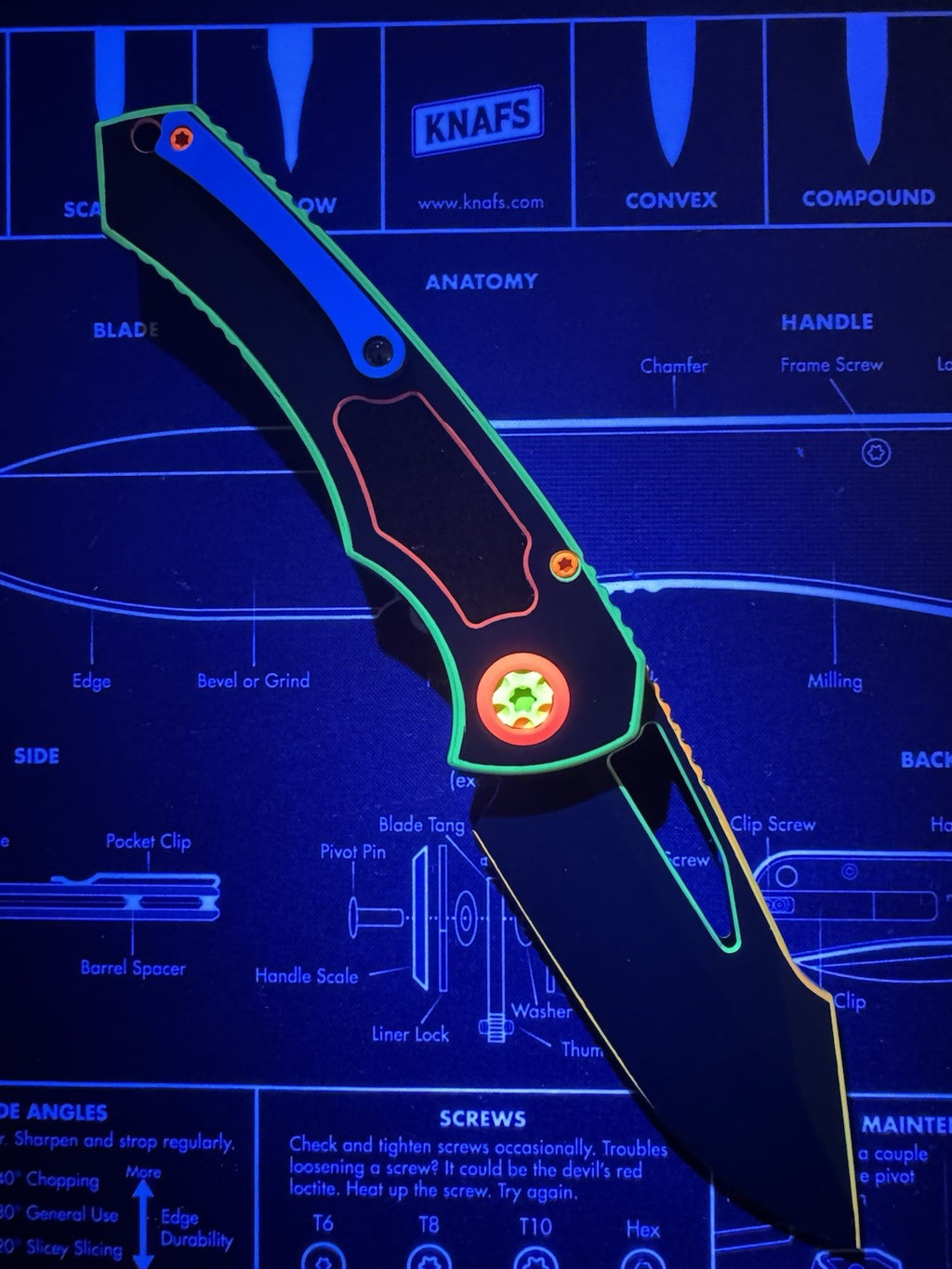 #43 Neon Cel Shading Heretic Pariah Manual Knife with Magnacut steel & DLC 80s