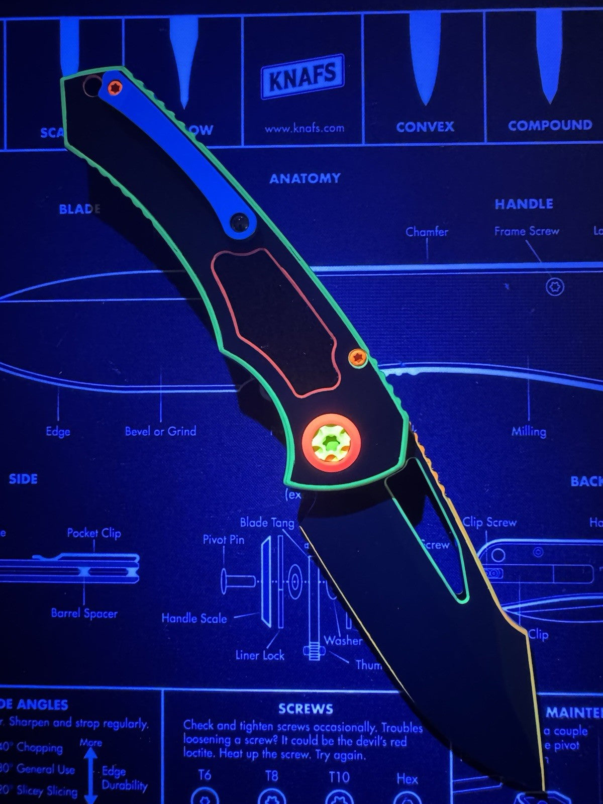 #43 Neon Cel Shading Heretic Pariah Manual Knife with Magnacut steel & DLC 80s