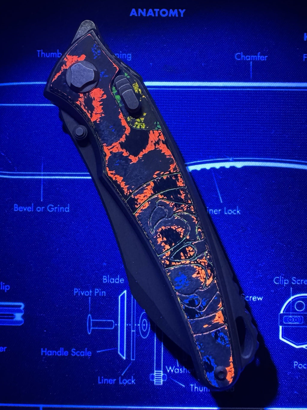 Hawk Knife Designs - Talon – Camo Carbon 80s Inlay (New)