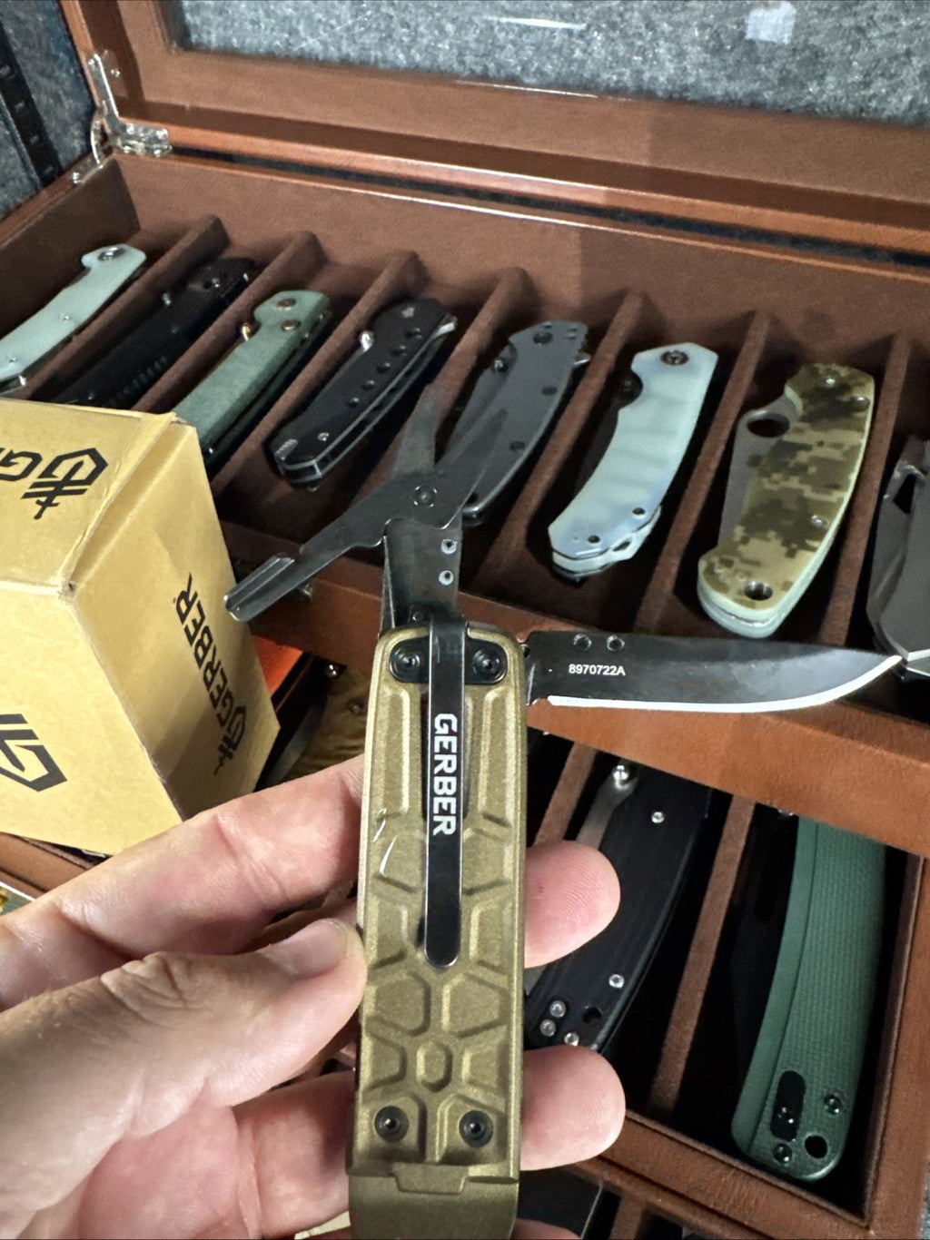 Gerber Lockdown Slim Pry Multitool Pocket Knife Scissors Cap Lifter Drivers