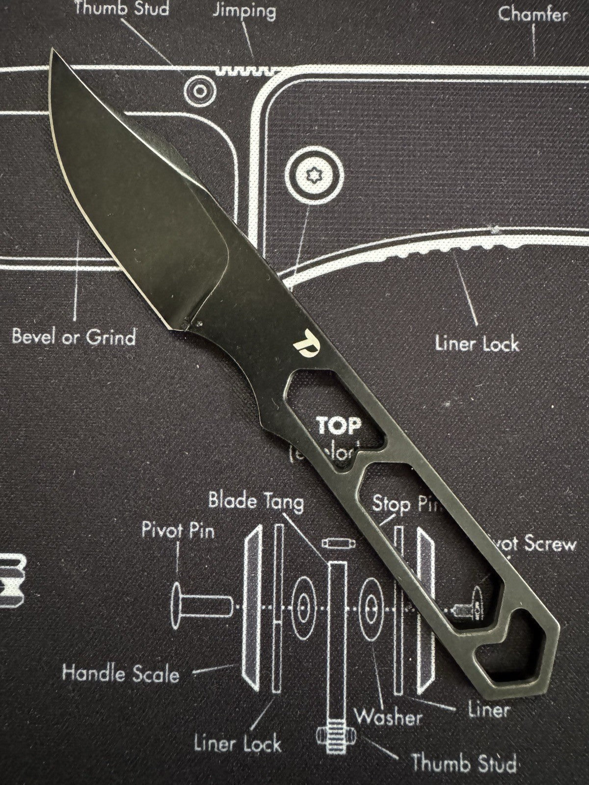 DREAMTECH D4038B Fixed Blade Knife Black Stonewashed D2 Steel w/ Kydex Sheath