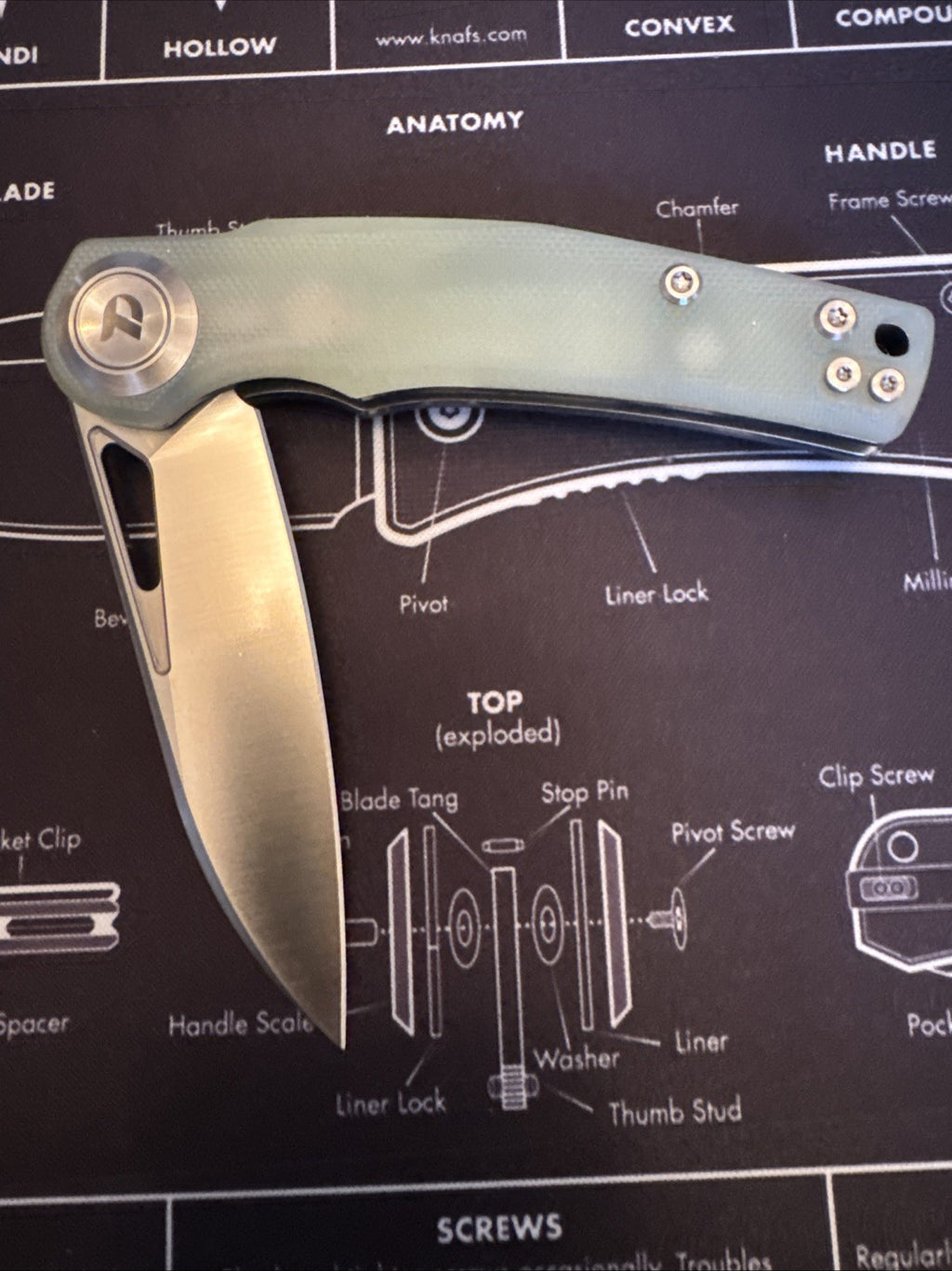 Dreamtech Button Lock, D4130GJ, G10 Handle, D2 blade, Jade