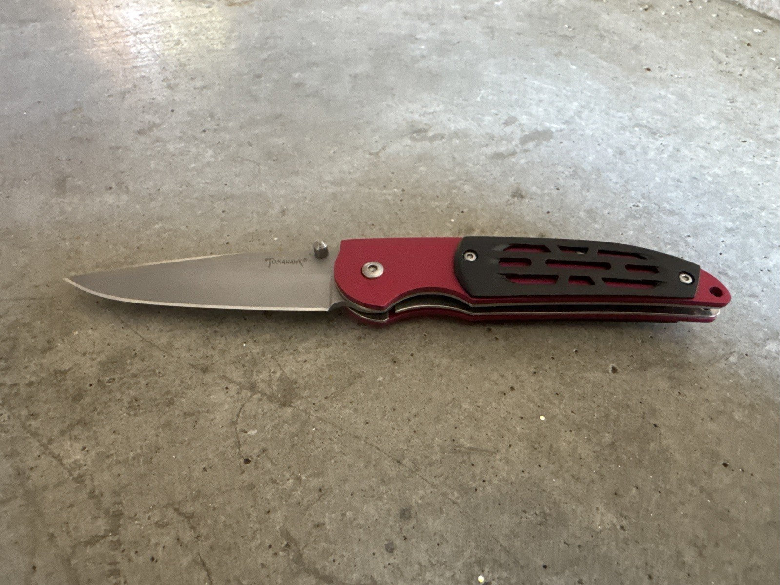 Tomahawk Brand Pocket Knife