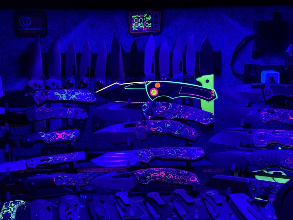 #43 Neon Cel Shading Heretic Pariah Manual Knife with Magnacut steel & DLC 80s