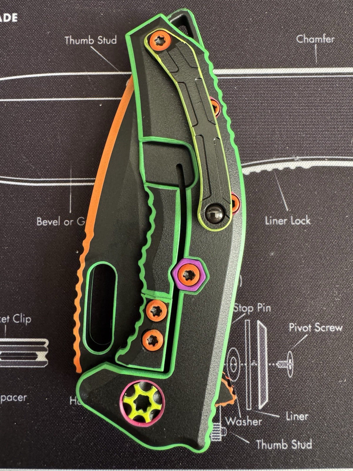 #18 - Heretic Medusa 80s Neon Cel-Shade Tanto - BROP Exclusive Sold Out!