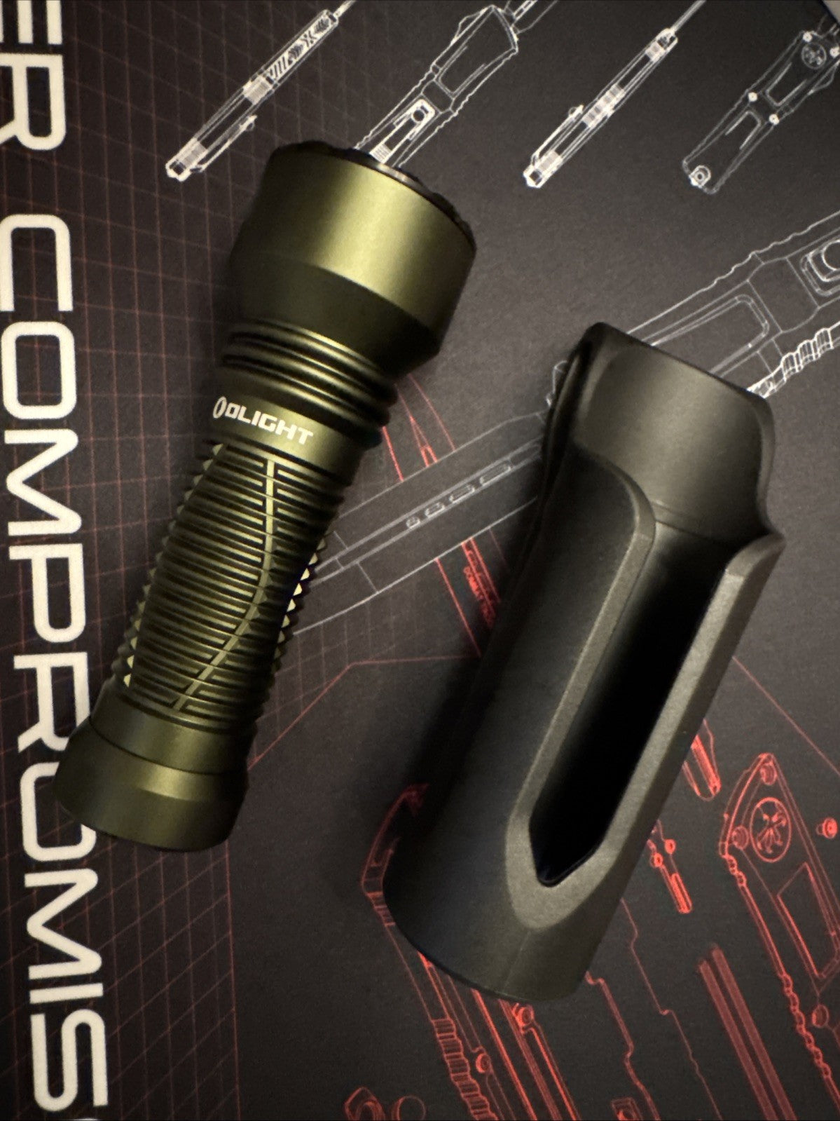 Olight Javelot Mini Flashlight 1000 Lumen 600M Range LED Emitter