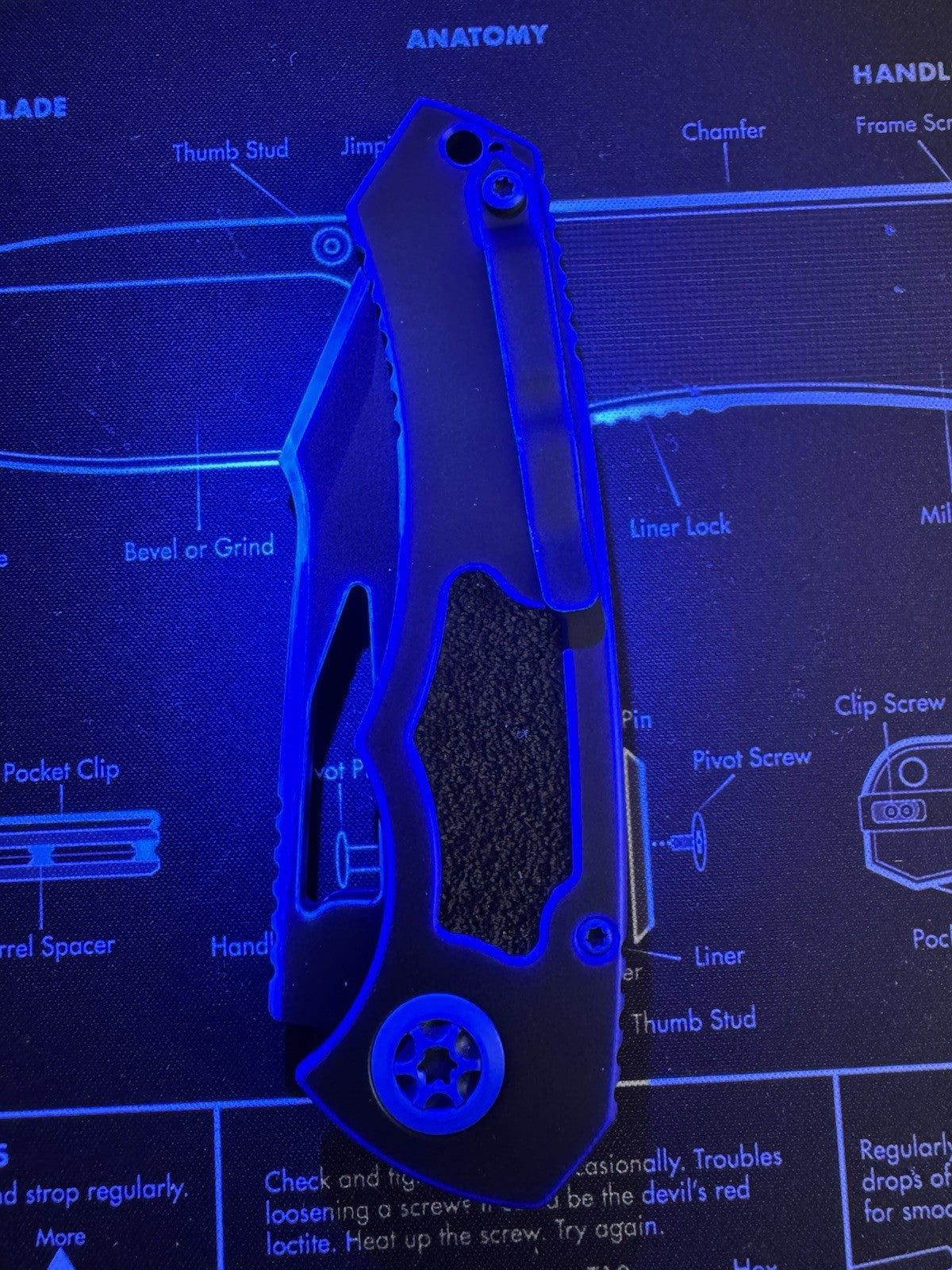 #43 Heretic Knives Pariah Knife Secret Cel Shade (3.8" Cel Shade)