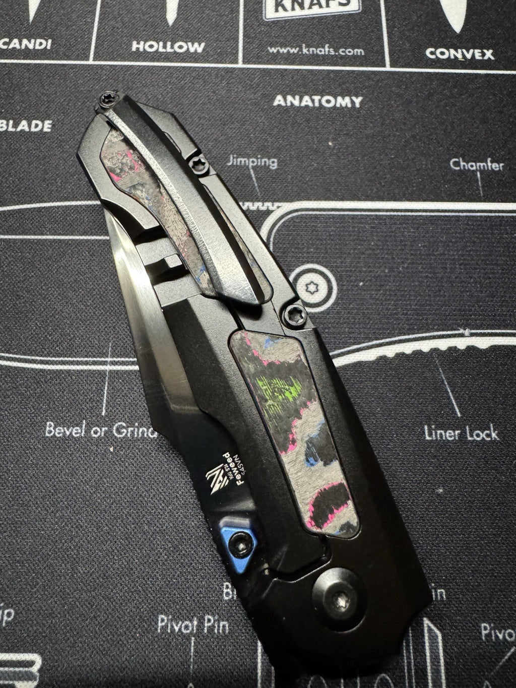Kizer Cutlery Feweed S45VN & Titanium + 80s Camo CF (3" Black) 
