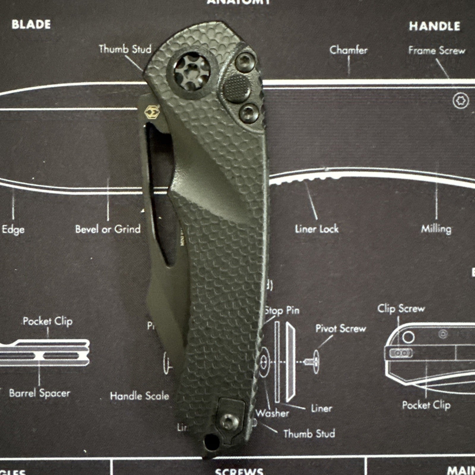 Heretic Mini Pariah Black Magnacut