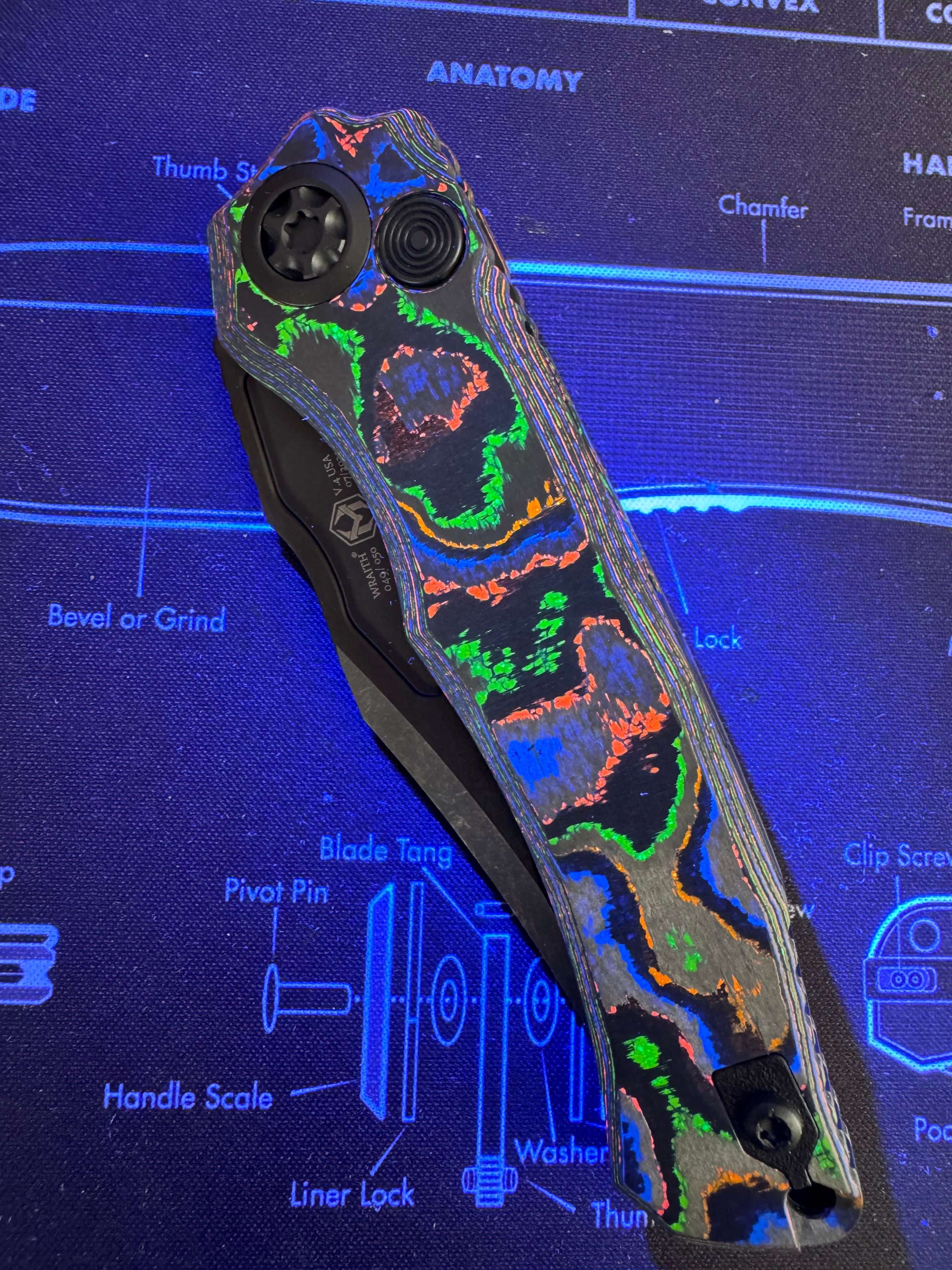 Heretic Wraith V4 Auto Bowie - BR OP Exclusive - 80s Camo Carbon - DLC